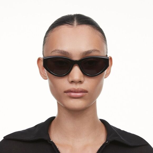 CHIMI 06 Core Sunglasses in Black